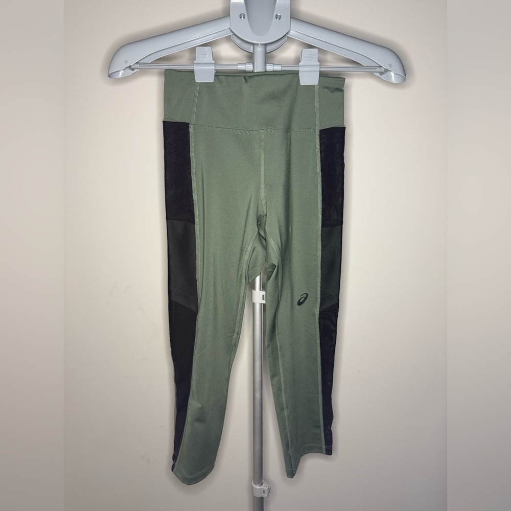 NWT Asics Capri Leggings